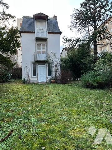 Très bel Appartement en Duplex avec garage cave jardin privé et pavillon indépendant.