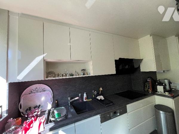 Très bel Appartement en Duplex avec garage cave jardin privé et pavillon indépendant.