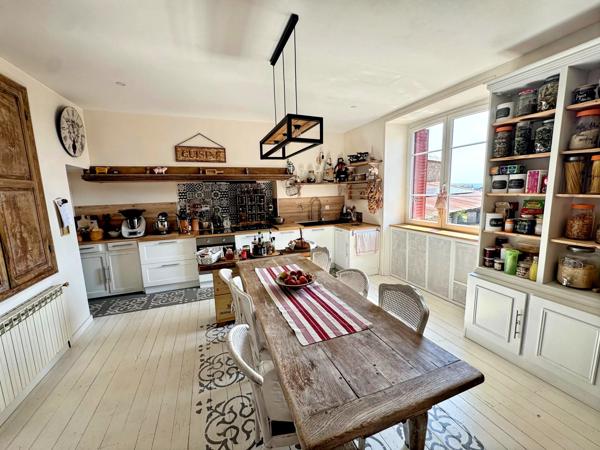 Rieupeyroux – Maison en pierre avec granges et 1,9 ha