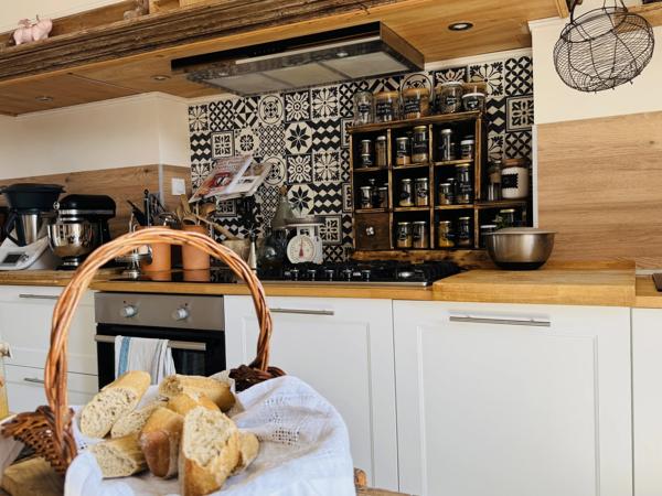 Rieupeyroux – Maison en pierre avec granges et 1,9 ha