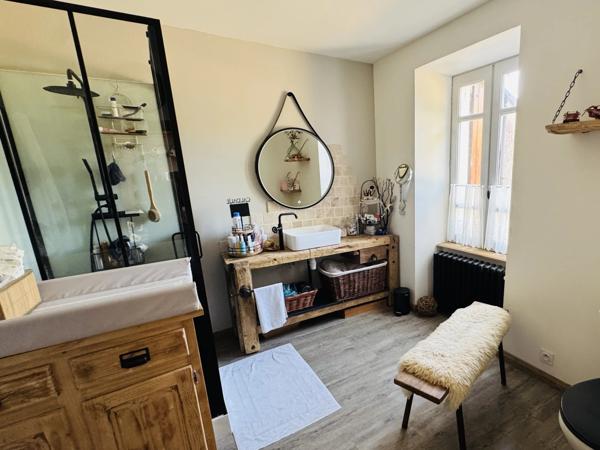 Rieupeyroux – Maison en pierre avec granges et 1,9 ha