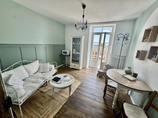 Rieupeyroux – Maison en pierre avec granges et 1,9 ha