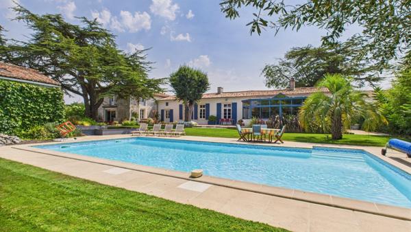 Maison 310M2, 4 chambres, Dépendances 220M2, parc aboré, piscine