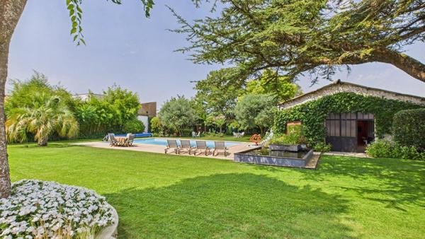 Maison 310M2, 4 chambres, Dépendances 220M2, parc aboré, piscine