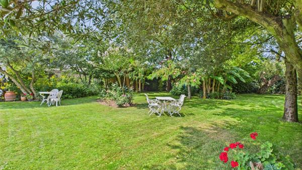 Maison 310M2, 4 chambres, Dépendances 220M2, parc aboré, piscine