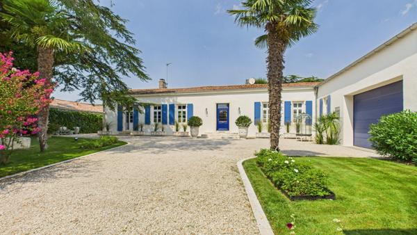 Maison 310M2, 4 chambres, Dépendances 220M2, parc aboré, piscine