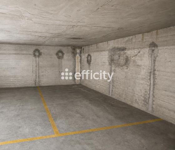Parking
        
        - 14 m² 17 000 € *