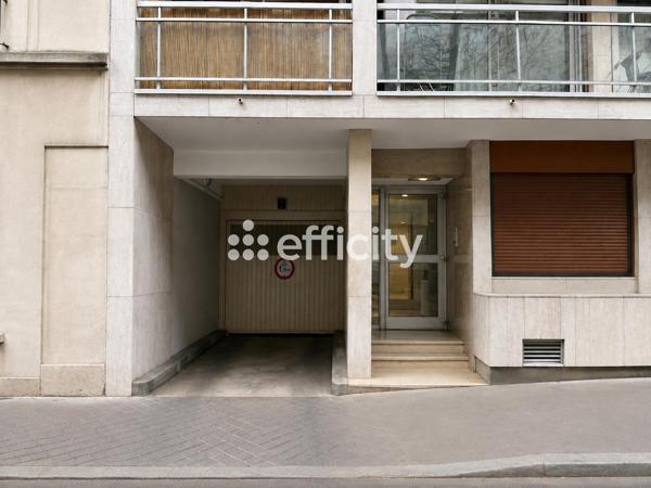 Parking
        
        - 14 m² 17 000 € *