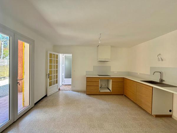 SAINT REMY DE PROVENCE - MAISON INDIVIDUELLE - 3 CHAMBRES - JARDIN - GARAGE 20 m²