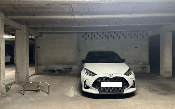 Stationnement à louer    Paris 16