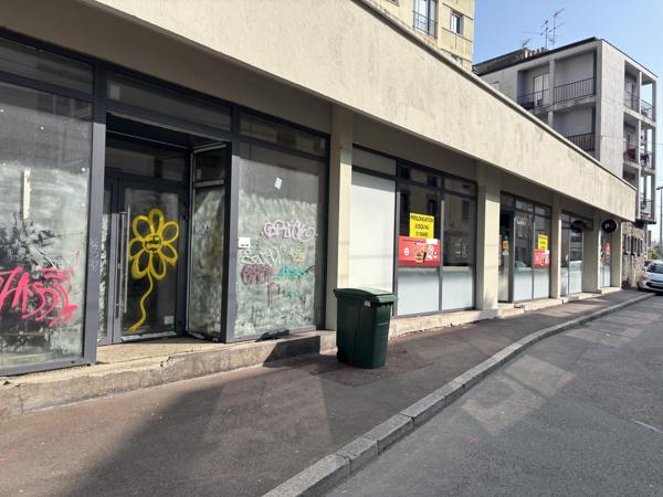 Local Commercial
         2 pièces
        - 400 m² 324 000 € *