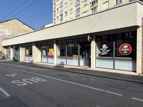 Local Commercial
         2 pièces
        - 400 m² 324 000 € *