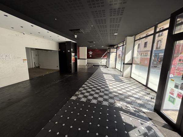 Local Commercial
         2 pièces
        - 400 m² 324 000 € *