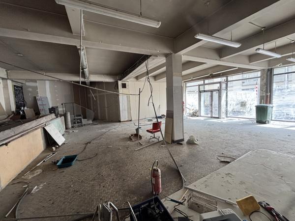 Local Commercial
         2 pièces
        - 400 m² 324 000 € *