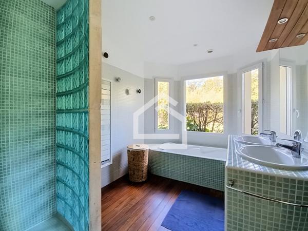 Maison 5 pièce(s) 3 chambre(s) 157 m²
