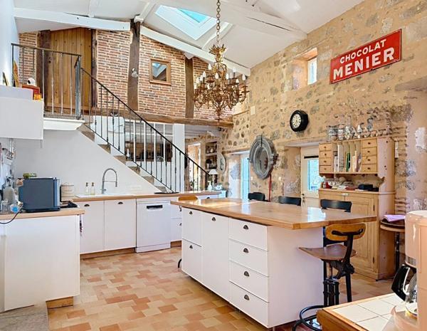 Maison à vendre 6 pièces POUGNE HERISSON (79) 4 ch - 2 salles d'eau - terrain 2164 m²