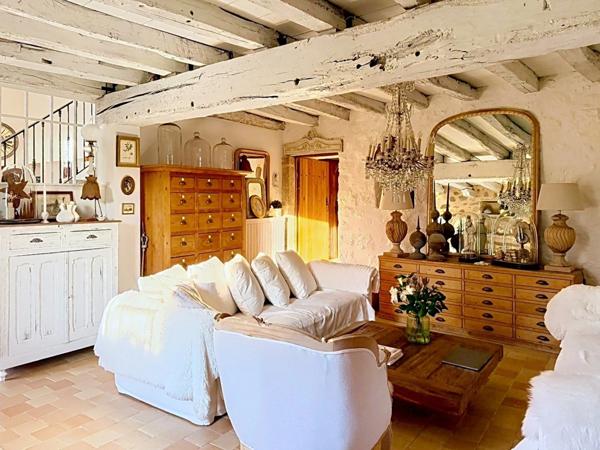 Maison à vendre 6 pièces POUGNE HERISSON (79) 4 ch - 2 salles d'eau - terrain 2164 m²