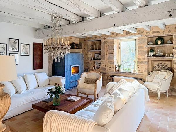 Maison à vendre 6 pièces POUGNE HERISSON (79) 4 ch - 2 salles d'eau - terrain 2164 m²