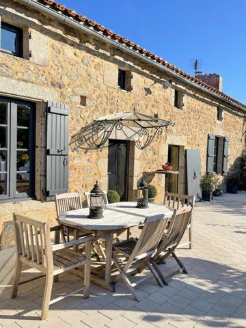 Maison à vendre 6 pièces POUGNE HERISSON (79) 4 ch - 2 salles d'eau - terrain 2164 m²