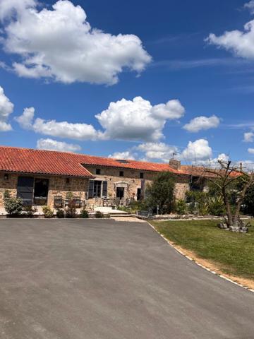 Maison à vendre 6 pièces POUGNE HERISSON (79) 4 ch - 2 salles d'eau - terrain 2164 m²