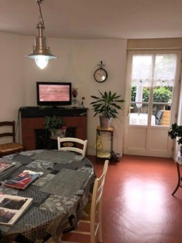 LUNEVILLE ENSEMBLE DE 3 APPARTEMENTS. 2 F3 & 1F2 PARFAIT ETAT PROCHE GARE.