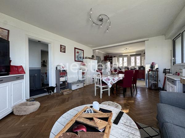 Rochefort Grande Maison possibilité 7 chambres 130 m² de Garage et Jardin.