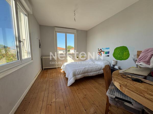 Rochefort Grande Maison possibilité 7 chambres 130 m² de Garage et Jardin.