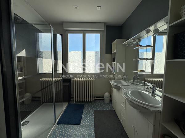 Rochefort Grande Maison possibilité 7 chambres 130 m² de Garage et Jardin.