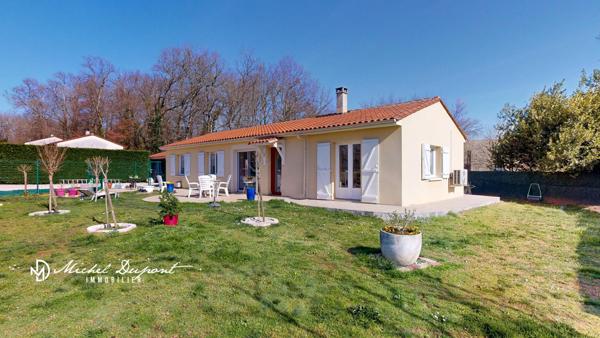 Maison de plain pied de 95 m² sur 910 m² de parc entièrement clôturé