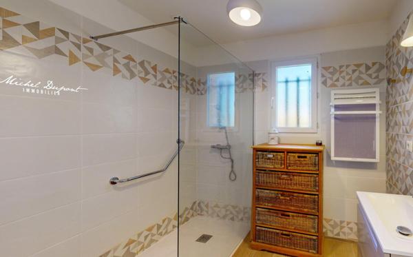 Maison de plain pied de 95 m² sur 910 m² de parc entièrement clôturé