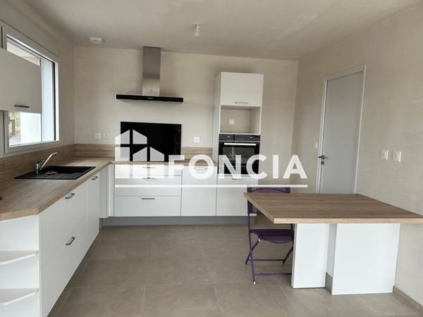 Location Maison 4 pièces 95.5 m² - CHEMIN DES LAVANDIERES Saint-quay-perros 22700