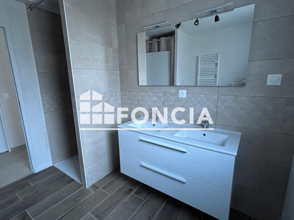 Location Maison 4 pièces 95.5 m² - CHEMIN DES LAVANDIERES Saint-quay-perros 22700