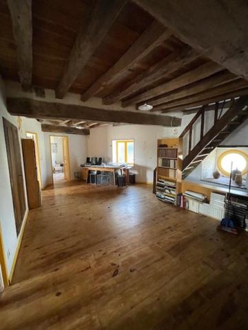Meung-Sur-Loire, centre bourg ancien moulin de 157 m2