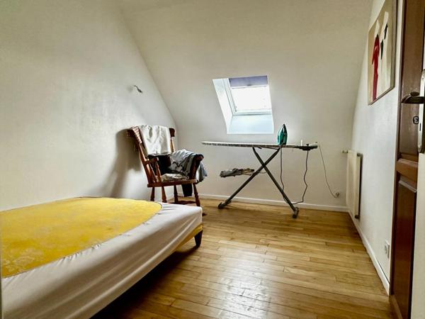 LONGERE ATYPIQUE ET SON TERRAIN BOISE