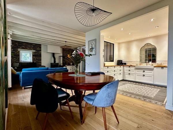 LONGERE ATYPIQUE ET SON TERRAIN BOISE