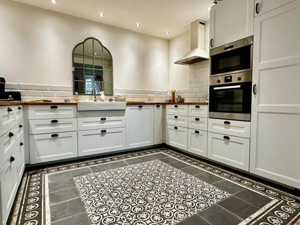 LONGERE ATYPIQUE ET SON TERRAIN BOISE