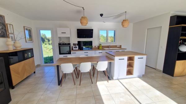 Gan (64290) WHAOU ! Une décoration moderne, une construction récente de qualité et des prestations au rendez-vous !