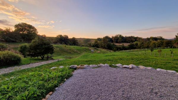 Gan (64290) WHAOU ! Une décoration moderne, une construction récente de qualité et des prestations au rendez-vous !