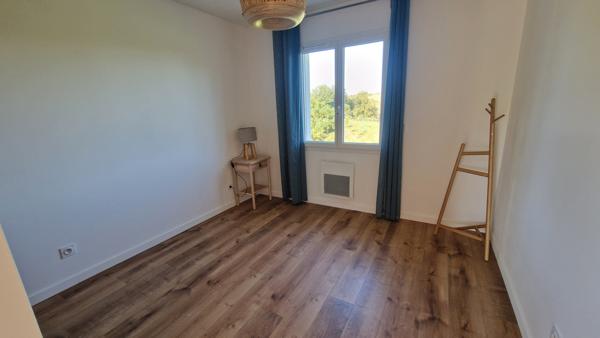 Gan (64290) WHAOU ! Une décoration moderne, une construction récente de qualité et des prestations au rendez-vous !