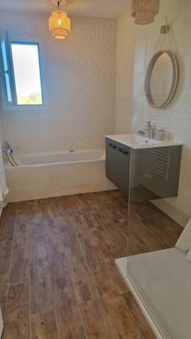 Gan (64290) WHAOU ! Une décoration moderne, une construction récente de qualité et des prestations au rendez-vous !