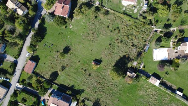 Rare à la vente : grand terrain constructible de 8085m2 avec vue panoramique à Banon (04)
