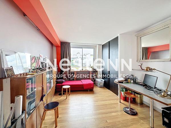 Nestenn - Paris 10e - Saint-Vincent-de-Paul - Appartement + Surface Commerciale de 66 m2 - 6e étage avec ascenseur - Vue dégagée sur Paris - Cave