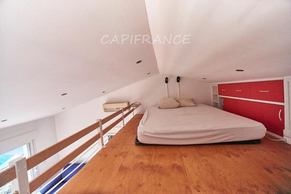 Centre d'Eyguières belle villa de plain pied de 150 m2, familiale et économe DPE AA, rénovée, 4 chambres + dépendance, terrain clos de 900m2 , piscine et garage.