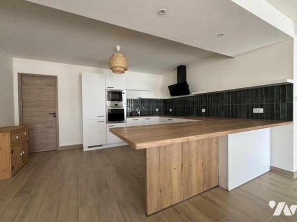 Appartement avec extérieur, stationnement et 3 chambres