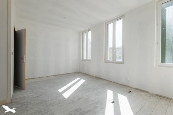 Immeuble à vendre 328 290 € Saintes 203 m² DPE D