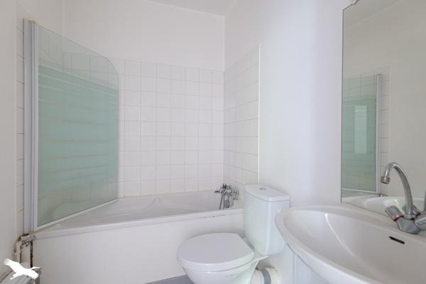 Immeuble à vendre 328 290 € Saintes 203 m² DPE D