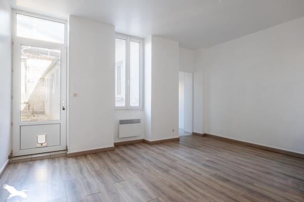 Immeuble à vendre 328 290 € Saintes 203 m² DPE D