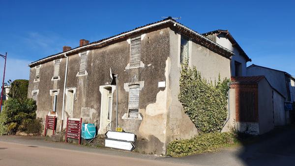 Ensemble immobilier avec terrain constructible et dépendances