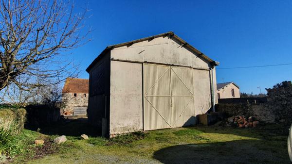 Ensemble immobilier avec terrain constructible et dépendances