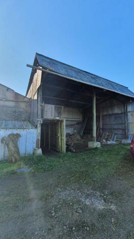 Ensemble immobilier avec terrain constructible et dépendances